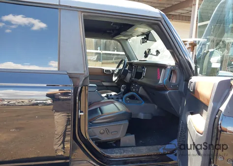 2021 Ford Bronco Outer Banks z USA, uszkodzony, nr VIN 1FMDE5DH0MLB04021